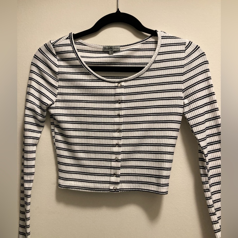 Black and white stripped long sleeve crop top